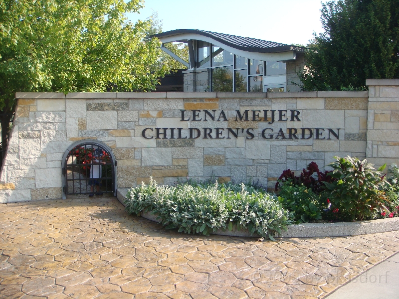 Western Michigan [2009] 211.JPG - Scenes from Frederik Meijer Gardens & Sculpture Park.